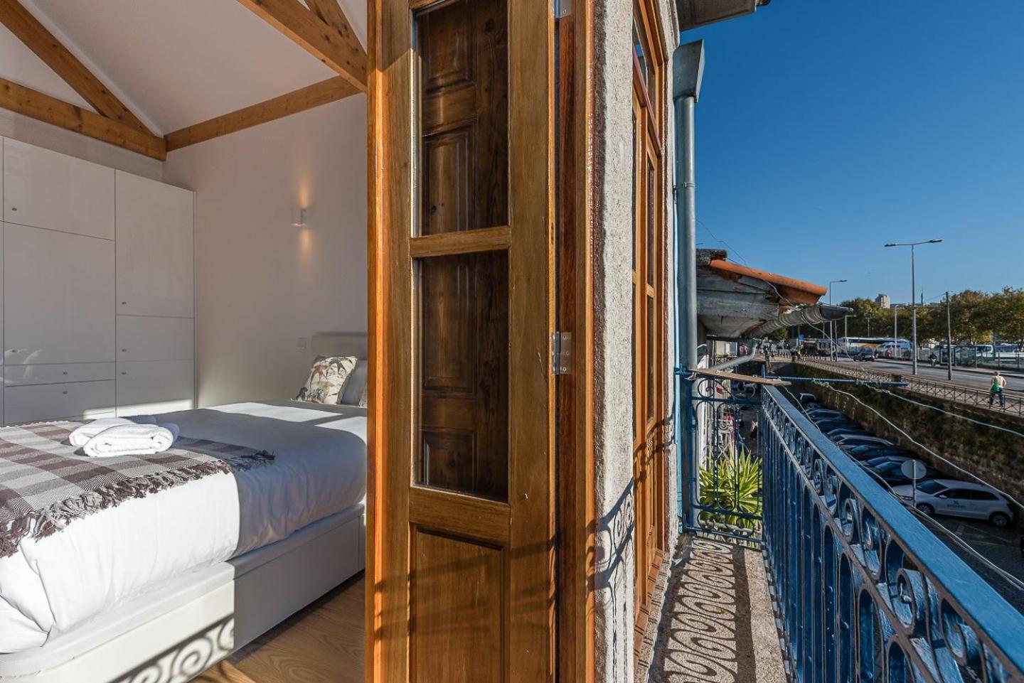 Guestready - Miragaia Stone Studios & Apartments Порту Экстерьер фото